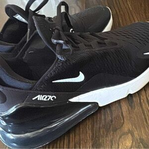 Nike Air 270 Black and White Sneakers 8